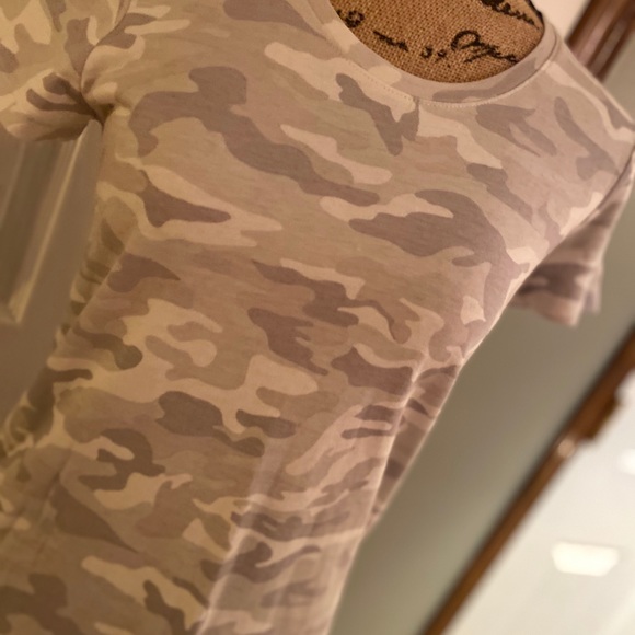 GAP favorite tee gray camo - NWT - Picture 3 of 4